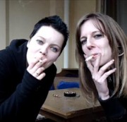 indira666 - Meine Freundin und ich Rauchen :) (mit ton)