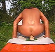 iron-horse1 – MAN-PUSSY EATS COCK! HARRI OUTDOOR DILDOING!