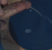 jerkboy18 - Auf die blaue Unterlage gespritzt