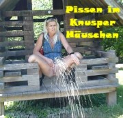 kaetzchen75 - Pissen im Knusperhäuschen