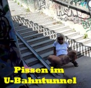 kaetzchen75 - Pissen im U-Bahntunnel