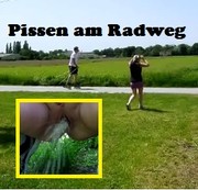 kaetzchen75 - Pissen am Radweg