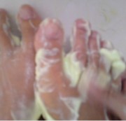 katie666 - meine Füße ein cremen