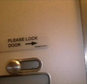 kiarabanx – Flugzeugtoilette