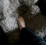 kittelfee – nackte Füße im fell
