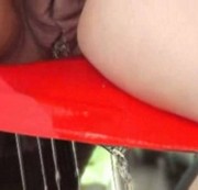 kleineHexe27 - Zeitung lesen & Pissen