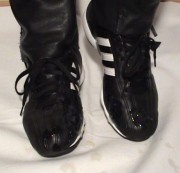 ledermaske - schwarze sneaker