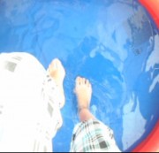 loewin-2008 - Füße im Planschbecken