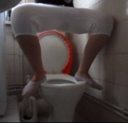 loewin-2008 - durch die weiße hose gepisst und nix unter gehabt