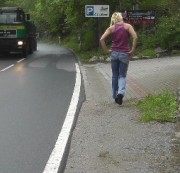 ludermaus - Hosen Pee an der Straße