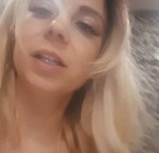 lvitcasex5 – Sehen Sie, wie ich in Leggings urinieren kann und viel Urin und auch meinen Arsch im Pflug habe und