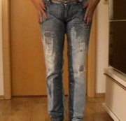 lycra22 – vor der Tür in meine Jeans Hose …