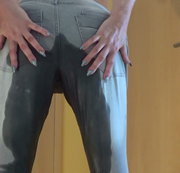 lycra22 – auf Wunsch eine enge Jeans nass gemacht ….