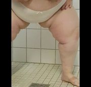 nancy35 – DENN REST PIPI DURCH DEN TANGA GEPISST