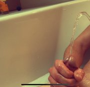 niceguyooe – XXL Cock mit extrem viel Pisse und Massageöl