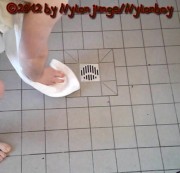 nylonjunge - Sperma mit Jogginghose abwischen