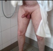 nylonjunge - 02 - Jogginghose auswringen