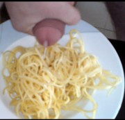 nylonjunge - Spaghetti mit Sahne Sauce