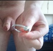 nylonjunge – Geiles Wichsen mit dem Eichelring
