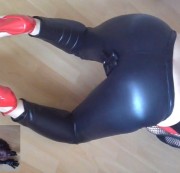 nylonwife – Lack Leggins ,Rotes Korset un Rote High Heels Teil1