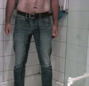 oc-insane - Pee in Jeans under shower