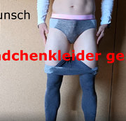 pullerpipi – In Mädchenkleider gepullert. Leggins, Jeans Shorts und Slip nass gemacht. Userwunsch.