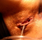 roxana-xrated – Behaarte Votze pisst ab – der Blick von unten…