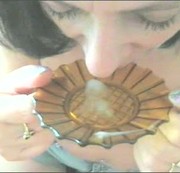 schlimme-simone - Sperma vom Teller geleckt - lecker !