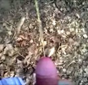 schwanzspiel - Gay - Pissen im Wald - geiler NS