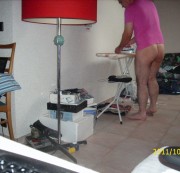 sexy-boy33 - Bügeln im Pinkshirt 1