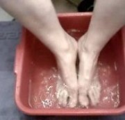 sexycumgirl - Füße baden für Fussliebhaber