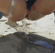 sexymaus5711 – Geil abgepisst am Strand