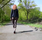 siggye – Meine Lady in Legging, hinten aus Spitze, 2.Teil