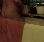smfreund - Nacktsklave beim aufräumen