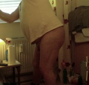 smfreund - Nacktsklave muß das Schlafzimmerfenster zu putzen