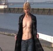 spermageile-Chantal - Titten zeigen am Hafen von Wilhelmshaven