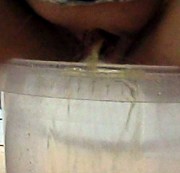 spontanundheiss - auf Userwunsch in einen durchsichtigen Eimer gepisst