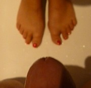 steffilieb - Userwunsch: Steffi auf die Füße gepisst