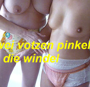 steffilieb - Userwunsch erfüllt Zwei Votzen pissen in die Windel