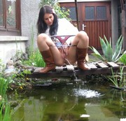 sweet-tigerlilly18 - Im Gartenteich vom Vermieter gepisst ;)