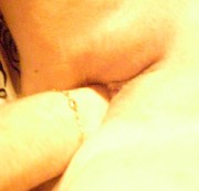 sweetsassi - 18-jähriger User filmt uns geil beim Fisten