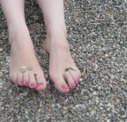 sweetyhotbaby87 - Fußbad im Kies