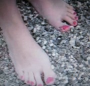 sweetyhotbaby87 - füsse im schönem kies