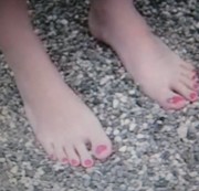 sweetyhotbaby87 - füsse im kies fühlt sich hamma an