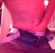 teenboyfelix - Felix packt ein Geschenk aus