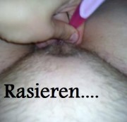 teenmausi18 - Muschi rasieren und dann pipi auf dem klo