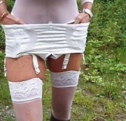 tittidd – STRAPSHÖSCHEN AUSGEZOGEN