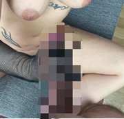 wet_pussy_666 – Ich wichse seinen Schwanz mit dem Handschuh