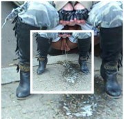 woman72 - Mitten vor der Tür am Auto