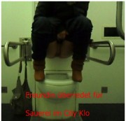 woman72 - Ppisserei im Cityklo